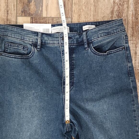 Social Standard By Sanctuary 5 Pocket High Rise Crop Straight Jeans 12 NWT - Picture 7 of 12